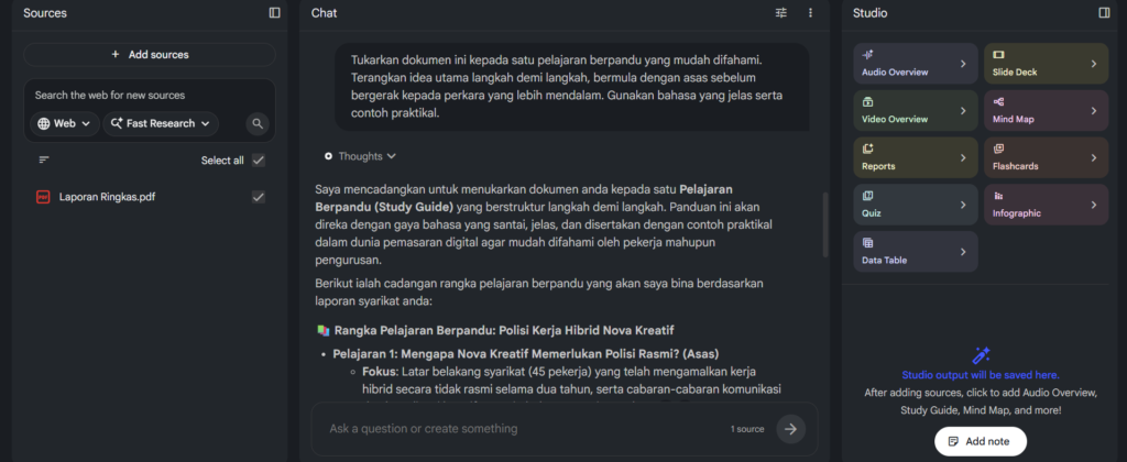 Tangkapan skrin antaramuka NotebookLM yang menunjukkan panel Sources, ruang sembang (Chat) dengan draf Pelajaran Berpandu, dan panel Studio dengan pelbagai pilihan format kandungan.